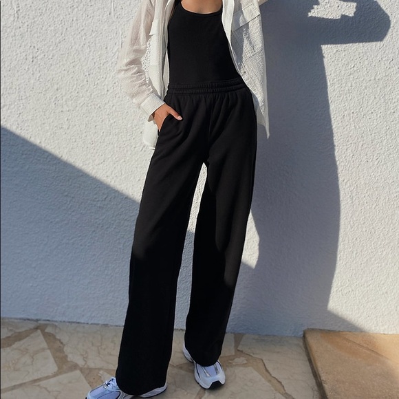 Aritzia Pants - Aritzia Group by Babaton Energia Sweatpants